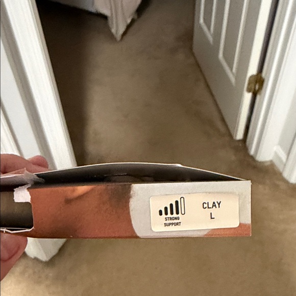 SKIMS Clay Seamless Sculpt Bralette - Picture 5 of 8